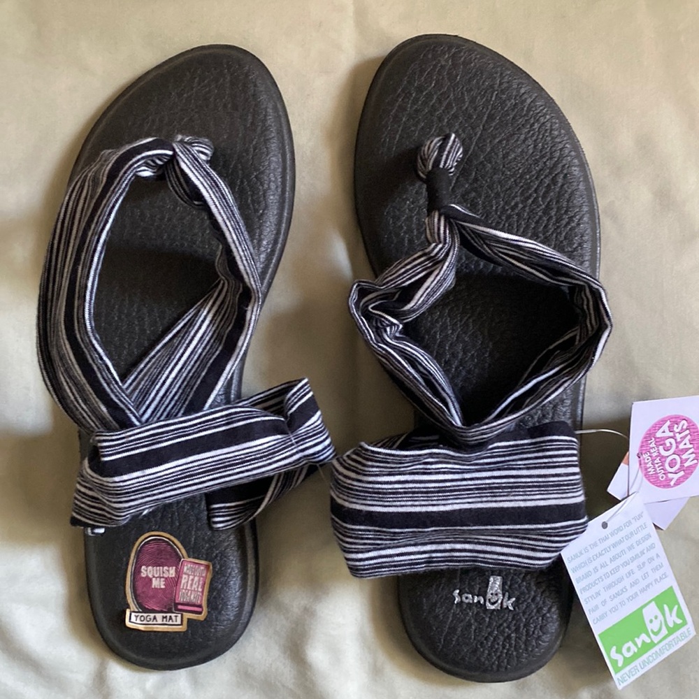Sanuk thongs